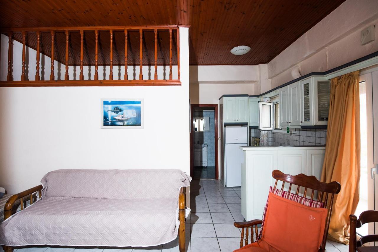 Pantelis Apartments Агиос-Георгиос Экстерьер фото